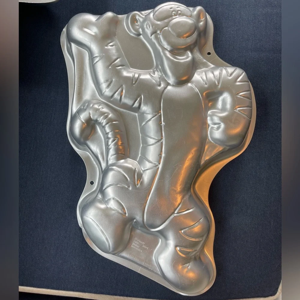 Vintage Wilton Cake Pan (bears, tigger, pink panther) - Picture 3 of 9